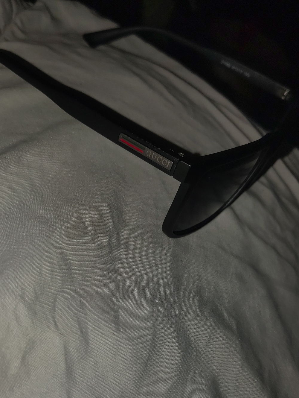 Fashion Brand Black Sunglasses with Red and Green Temple Stripe